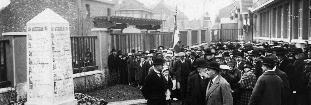From the Villers-bretonneux collection, VPRS 14520 P1 Unit 1 Item 5 Black and white photo of a crowd gathered for a funeral