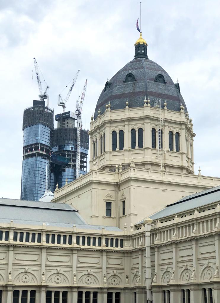 Figure 10: View from Melbourne Museum forecourt looking south over REB towards Sapphire-by-the-Gardens / Shangri-La development. Photograph by author, March 2022.