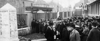 Black and white photo of a crowd gathered for a funeral