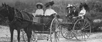 Maud & Dolly Nomchong with Sydney friends in sulkies on the Bombay Bridge outside Braidwood Black and white image of early Chinese settlers in Australia