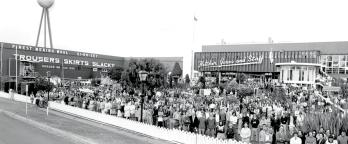 Fletcher Jones factory in Warnambool B&W image of Fletcher Jones factory in Warnambool